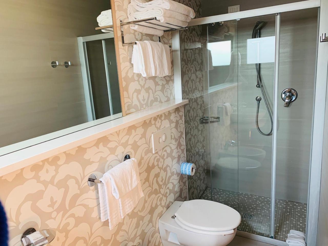 HOTEL LIANE - venite assetati perché questa estate fa caldo PD - zona disco spiagge Riccione Esterno foto
